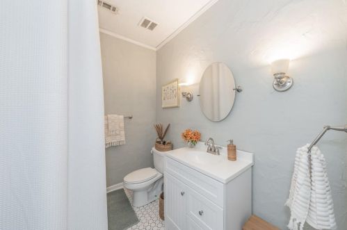 2410 Kenley St, Fort Worth TX  76107-4924 exterior