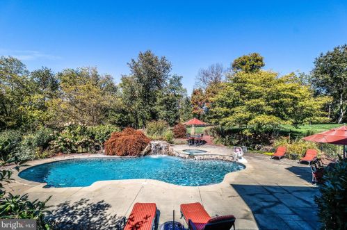 17 Isaac Graham Rd, Flemington, NJ 08822-7218