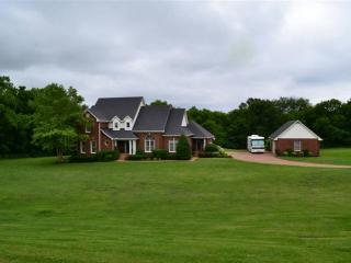 71 Colonial Dr, Lebanon, TN 37087-6510