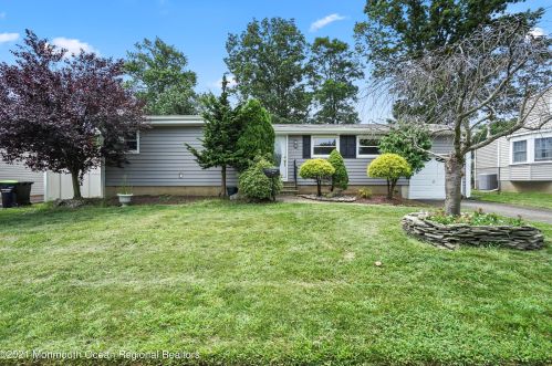 35 Lafayette Dr, Hazlet, NJ 07730-2311