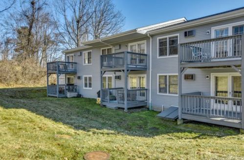 54 Senior Dr, Upper Stepney CT  06468-2734 exterior