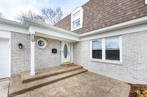 1110 Skylark Ct, Palatine, IL 60067-7075