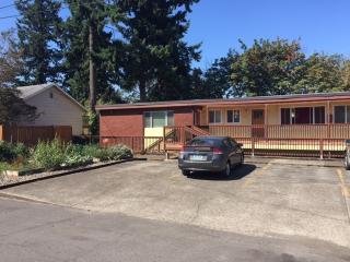 911 68th Ave, Portland OR  97215-2109 exterior