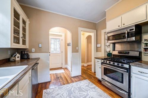 689 Cumberland Cir, Atlanta GA  30306-3256 exterior