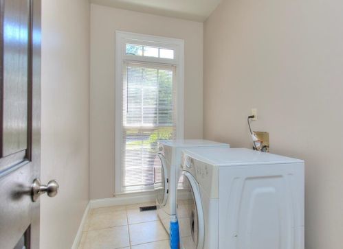 5065 Highland Lake Dr, Atlanta GA  30349-3924 exterior