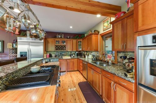 78 Long Meadow Rd, Riverside, CT 06878-1124