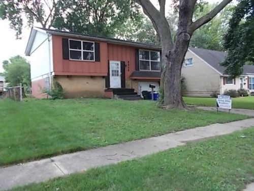 3225 Robin Dr, Decatur, IL 62526-2257