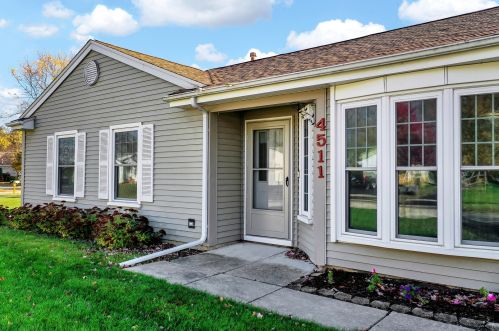 4511 Vista Dr, Island Lake, IL 60042-8483