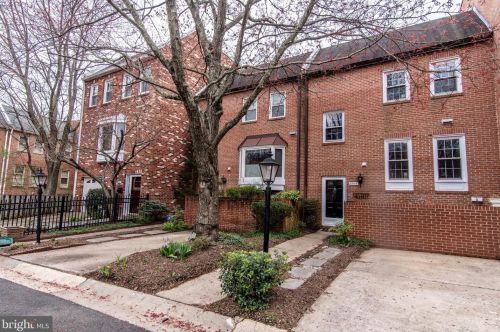 6915 Mclean Park Manor Ct, Mc Lean, VA 22101-4324