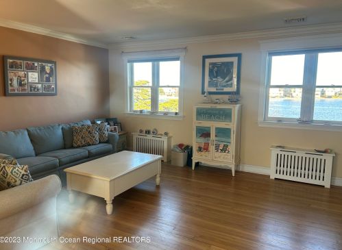 300 Deal Lake Dr, Tinton Falls, NJ 07712-5136