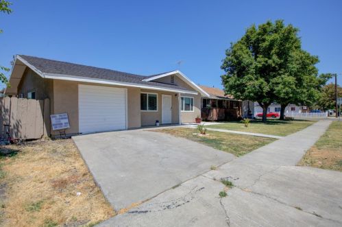 1210 Golden Gate Ave, Dos Palos, CA 93620-2041
