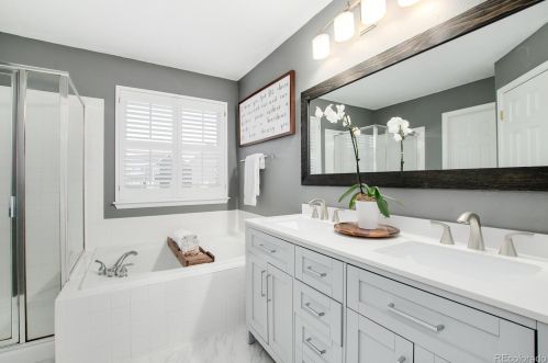 21984 Oxford Pl, Denver CO 80014-5137 exterior