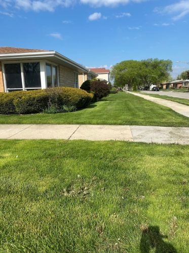2701 Seipp St, Chicago, IL 60652-3940