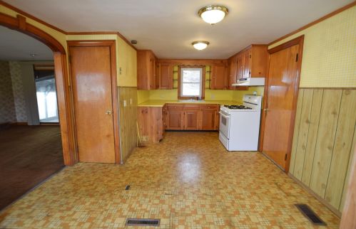 315 Elm St, Laconia, NH 03246-2313