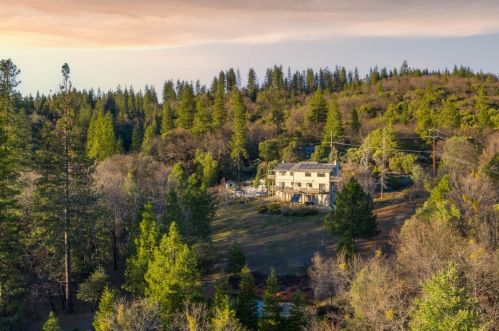 14838 Christophers Pl, Grass Valley, CA 95945-7901