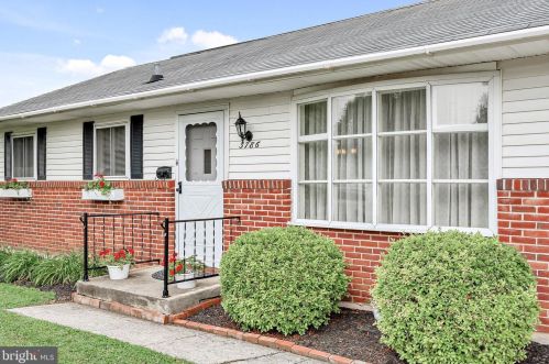 3786 Stuart Dr, York, PA 17402-2749
