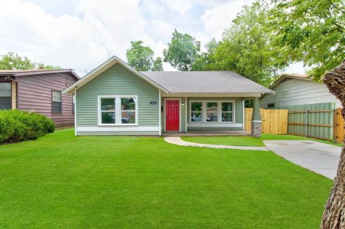 1033 Lowden St, Fort Worth, TX 76110-3145