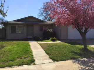 1409 Cerritos Ave, Tulare, CA 93274-6942