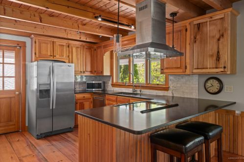 2 Youngs Ln, Freeport ME  04032-6261 exterior