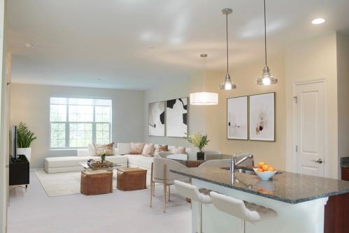 2177 Coral Ln, Glenview, IL 60026
