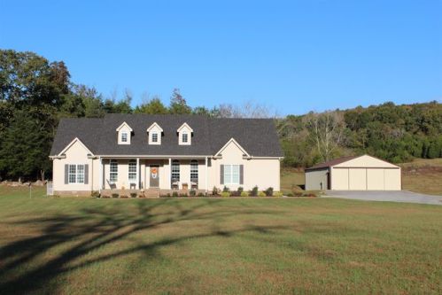 2451 Locke Creek Rd, Readyville, TN 37149-5139