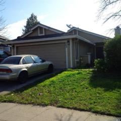 760 Meadowhawk Dr, Vacaville, CA 95687-7375