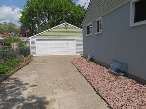 1377 Ames Ave, Saint Paul MN  55106-3518 exterior