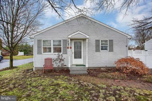 1925 Sterretts Gap Ave, Carlisle PA  17013-1061 exterior