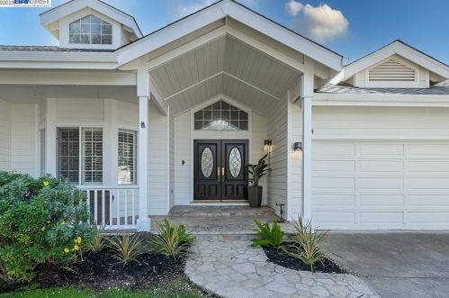 454 Pioneer Trails Pl, Pleasanton, CA 94566-7702