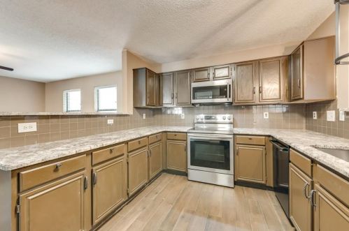 822 Clover Hl Ln, Cedar Hill TX 75104-7920 exterior