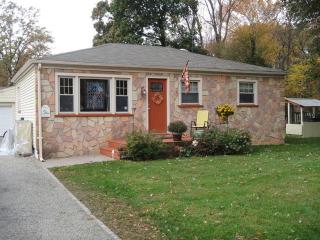 259 Leo Pl, Wayne, NJ 07470-7273
