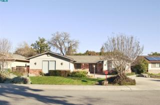 1628 Vassar Ave, Visalia, CA 93277-4575