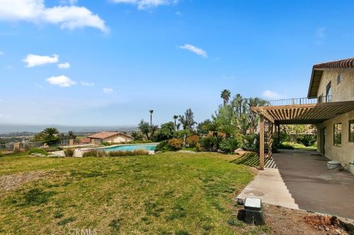 16350 Rancho Escondido Dr, Riverside CA  92506-5816 exterior
