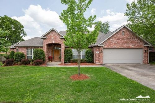 864 Onyx Ave, Springdale, AR 72764-8782