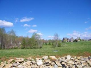 5895 Bakers Pt, Hickory, NC 28602-8221
