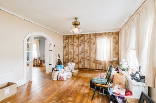 48 Dodge St, Warwick, RI 02888-6408