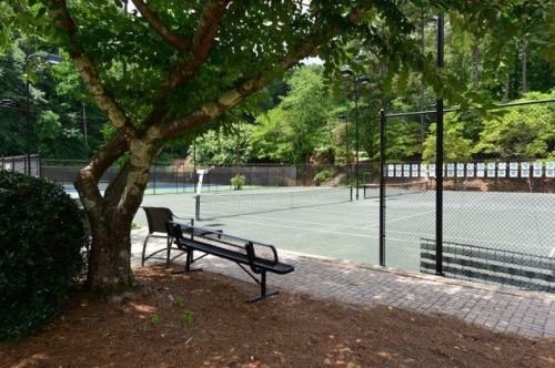 535 Bridgewater Dr, Atlanta GA  30328-2814 exterior