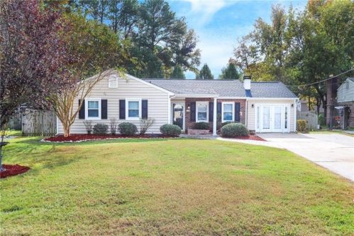 114 Lawson Dr, Yorktown, VA 23693-3205