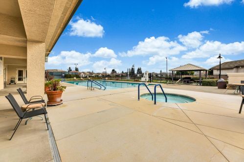 9493 Emerald Cove Ln, Elk Grove CA  95758-3612 exterior