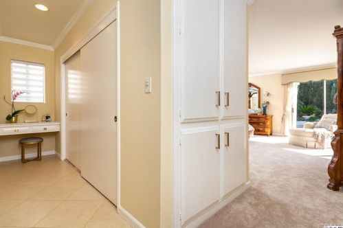 1629 Heather Ridge Dr, Glendale CA  91207-1035 exterior