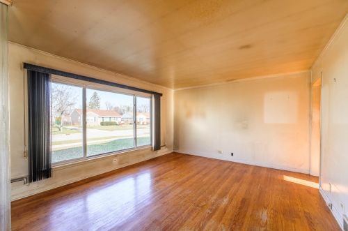1315 Dennis Pl, Des Plaines, IL 60018-1403