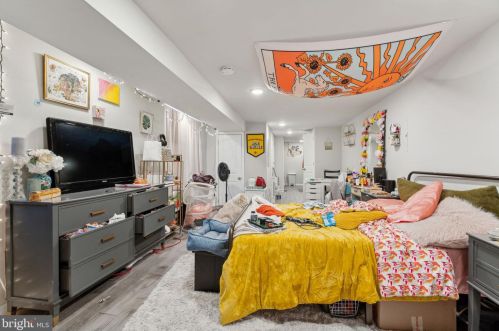 129 63rd St, Philadelphia PA 19142-2303 exterior