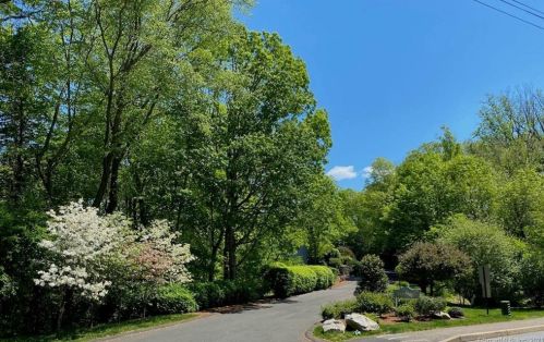 72 Wilton Crst, Wilton CT  06897-4054 exterior