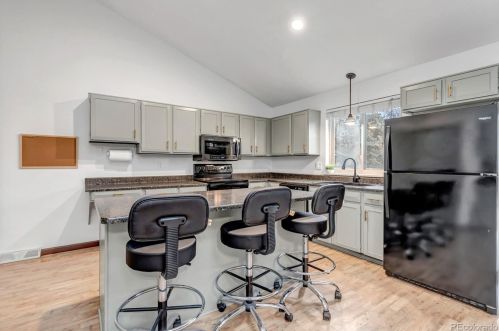 8022 Hinsdale Pl, Englewood CO  80112-1829 exterior