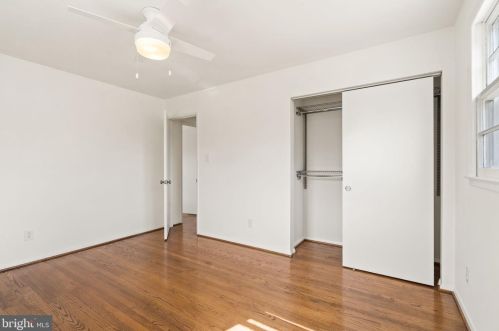 5217 Ravensworth Rd, Springfield VA  22151-2510 exterior