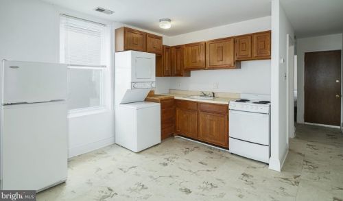 923 20th St, Philadelphia, PA 19130-1543