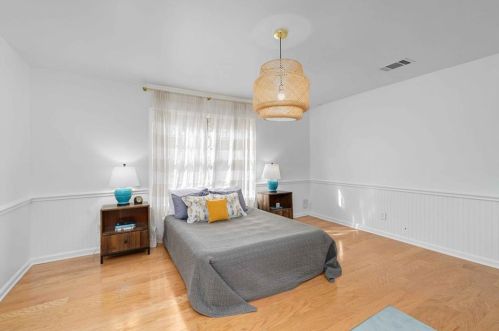 4905 Duval St, Austin TX 78751-2536 exterior