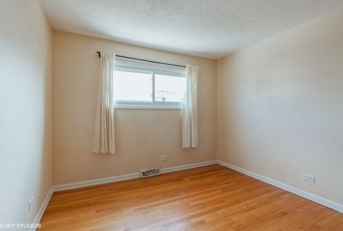 7137 Niles Ave, Niles IL  60714-2121 exterior