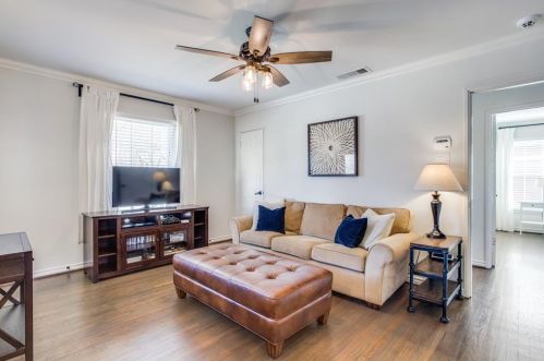 1642 Crest Ridge Dr, Dallas TX  75228-3201 exterior