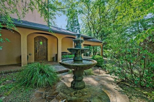 899 Cumberland Rd, Atlanta GA  30306-3213 exterior